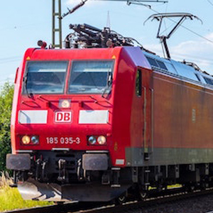 Mehr Gleisanschlüsse zur Verkehrsverlagerung | © Peeradontax / Shutterstock.com