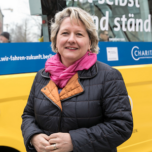 Ministerin Schulze übergibt Förderbescheide für 70 E-Busse | © VDV